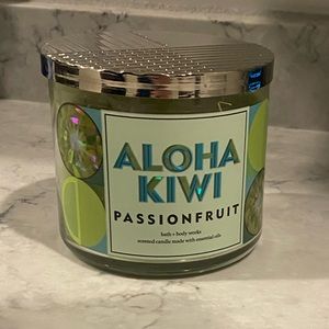 Bath and body works 3 wick candle